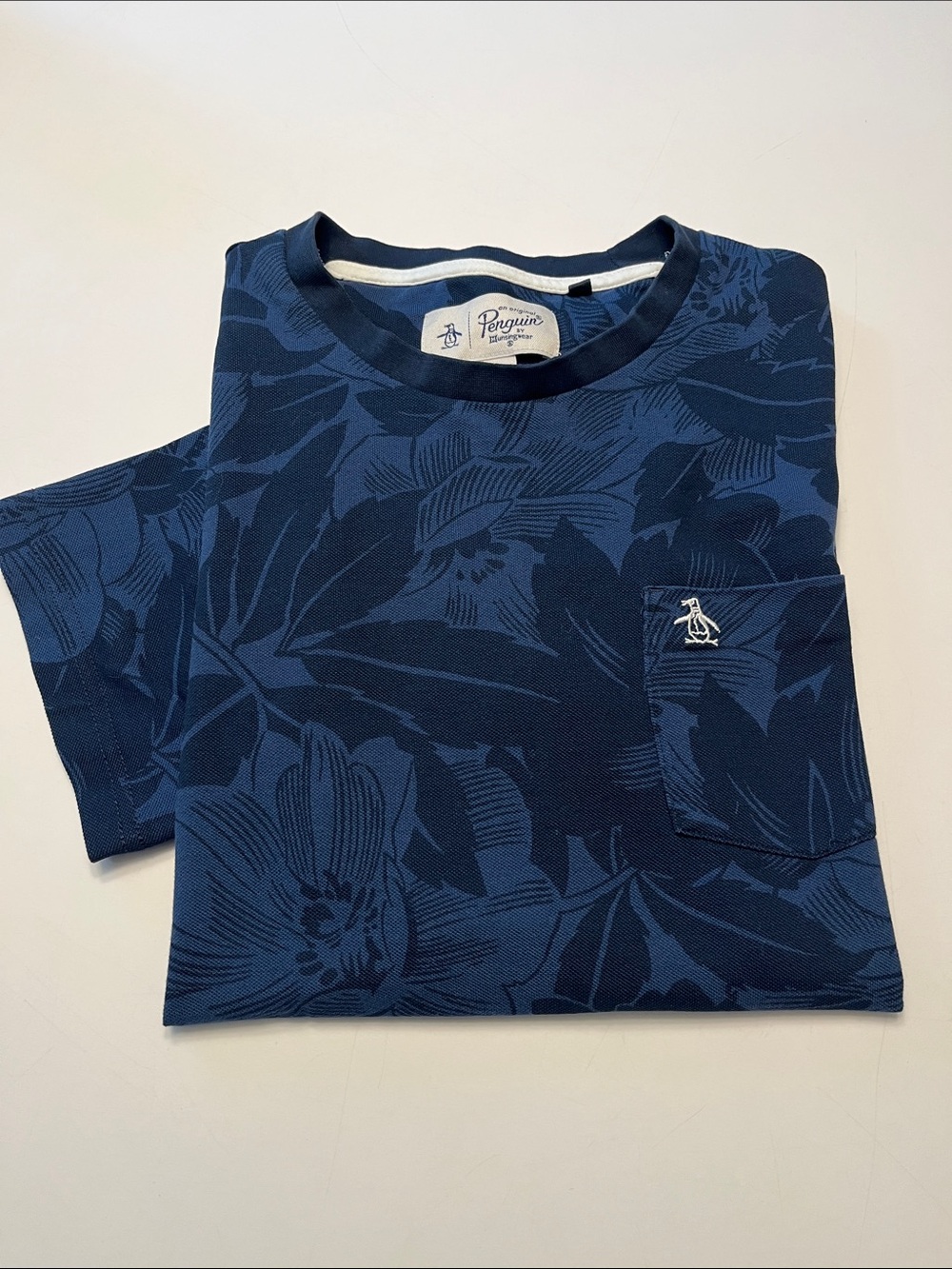 Penguin Men’s Pocket T-shirt, size M, navy tropical floral, 100% cotton
